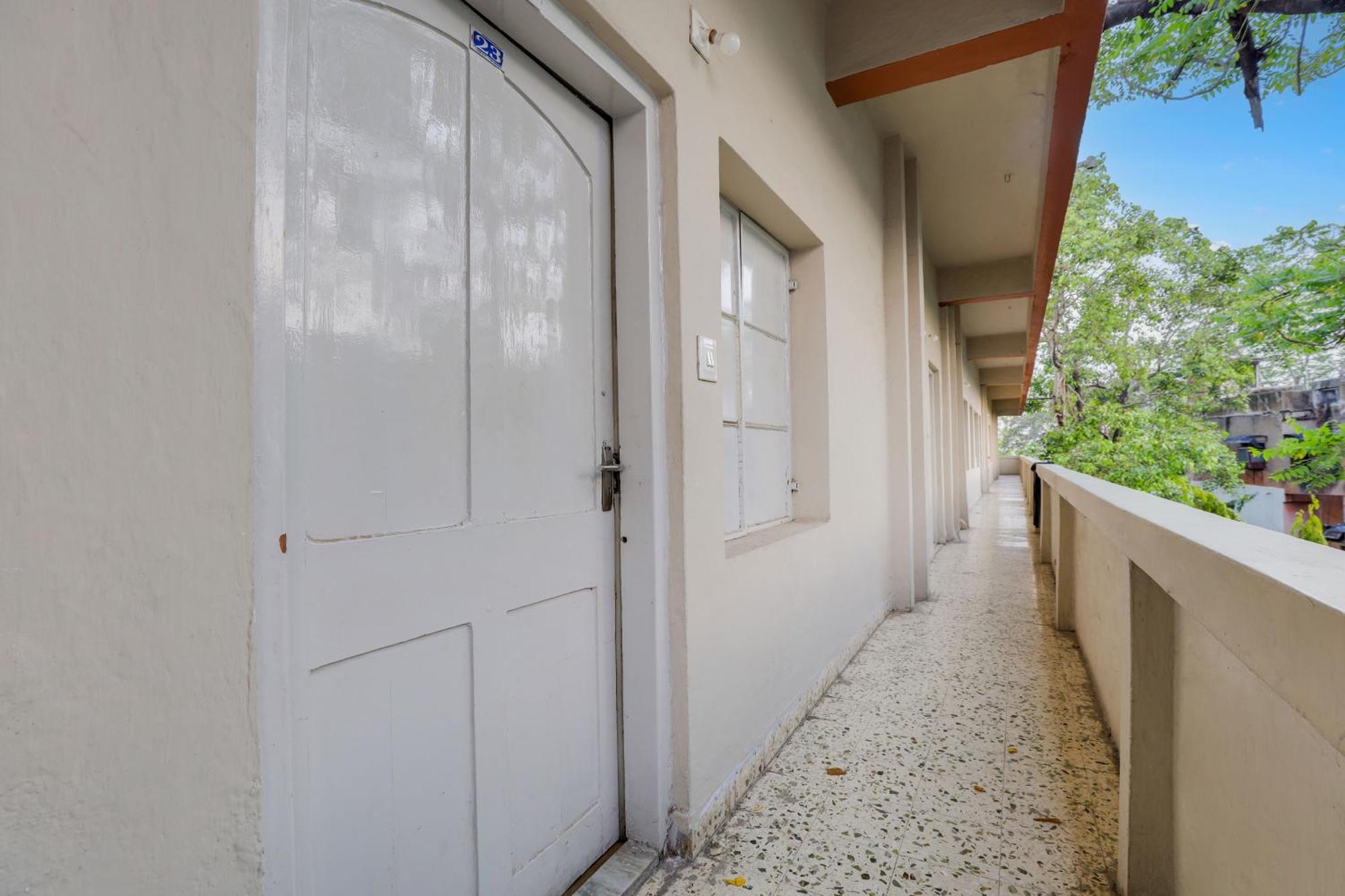 Hotel O Ellis Ahmedabad Exterior photo