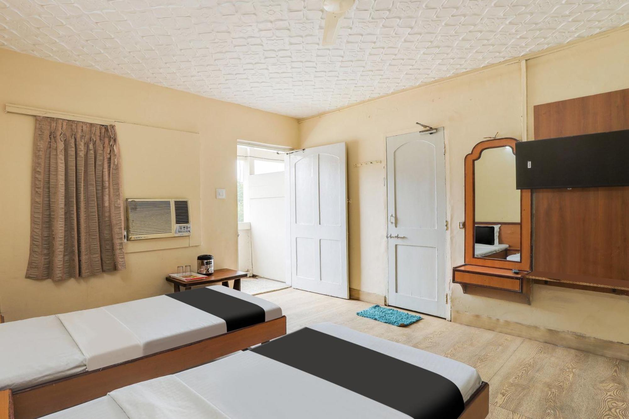 Hotel O Ellis Ahmedabad Exterior photo