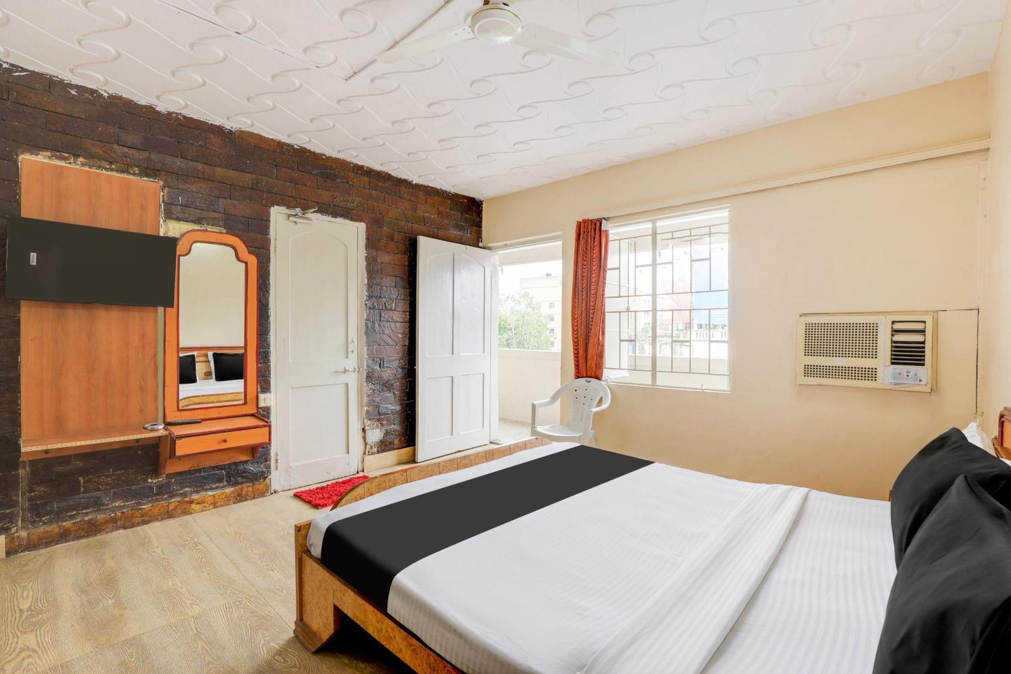 Hotel O Ellis Ahmedabad Exterior photo