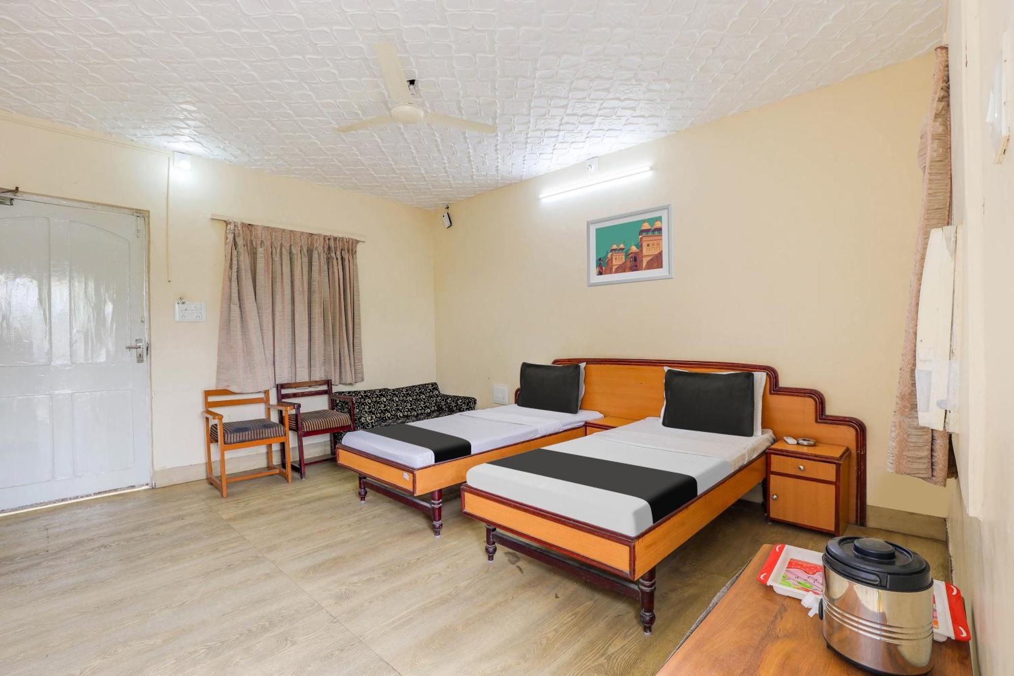 Hotel O Ellis Ahmedabad Exterior photo