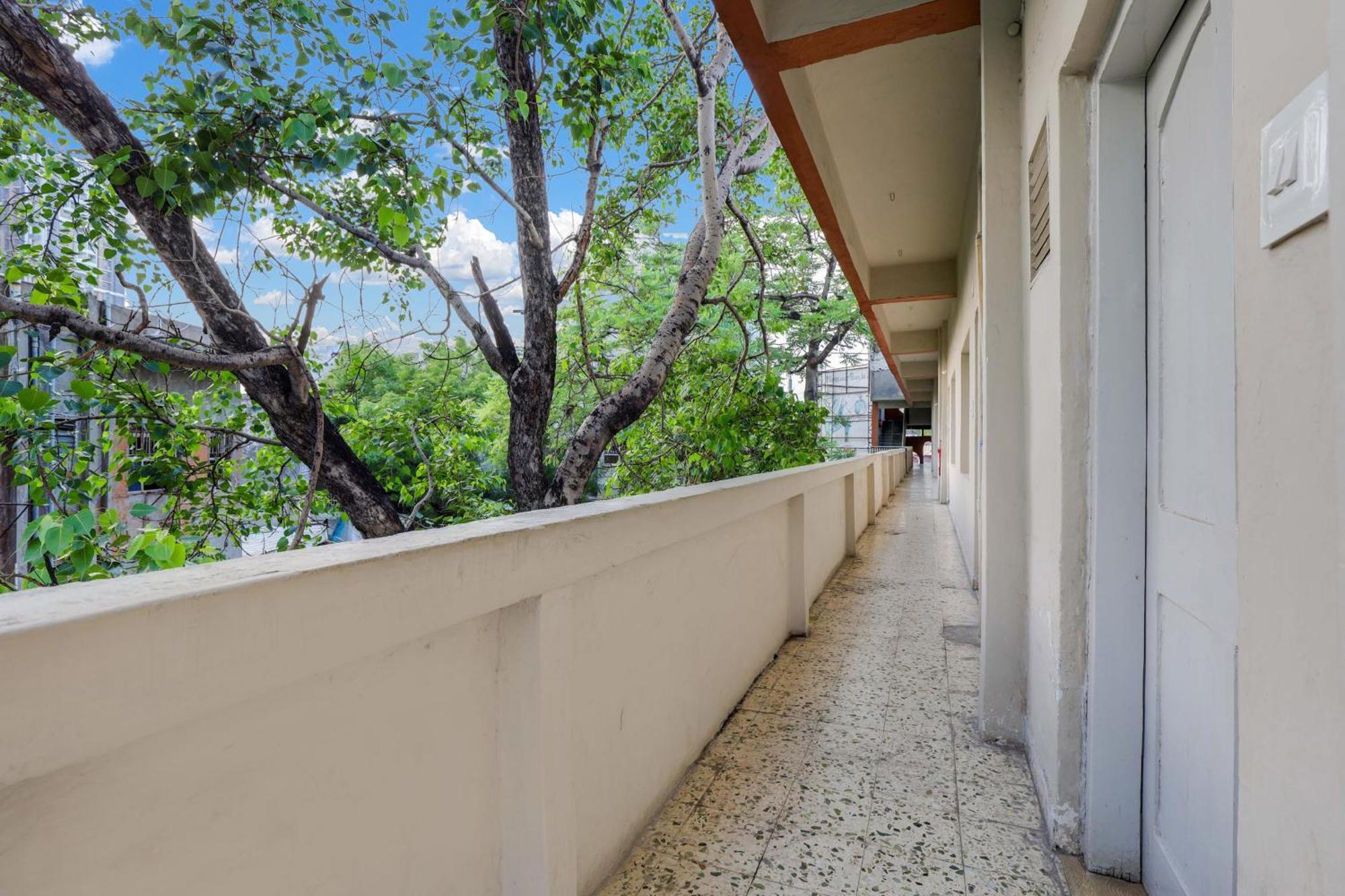 Hotel O Ellis Ahmedabad Exterior photo