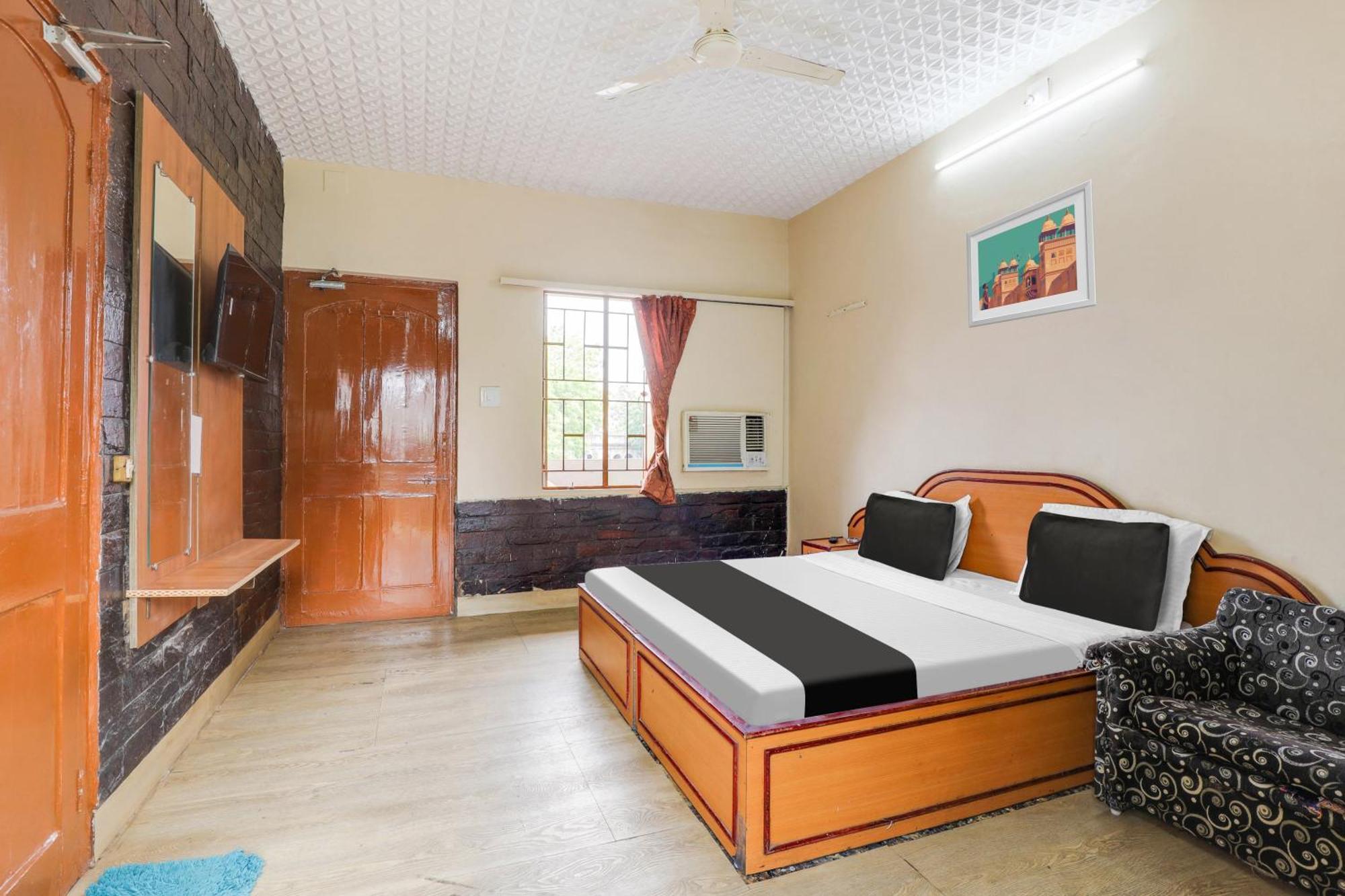 Hotel O Ellis Ahmedabad Exterior photo