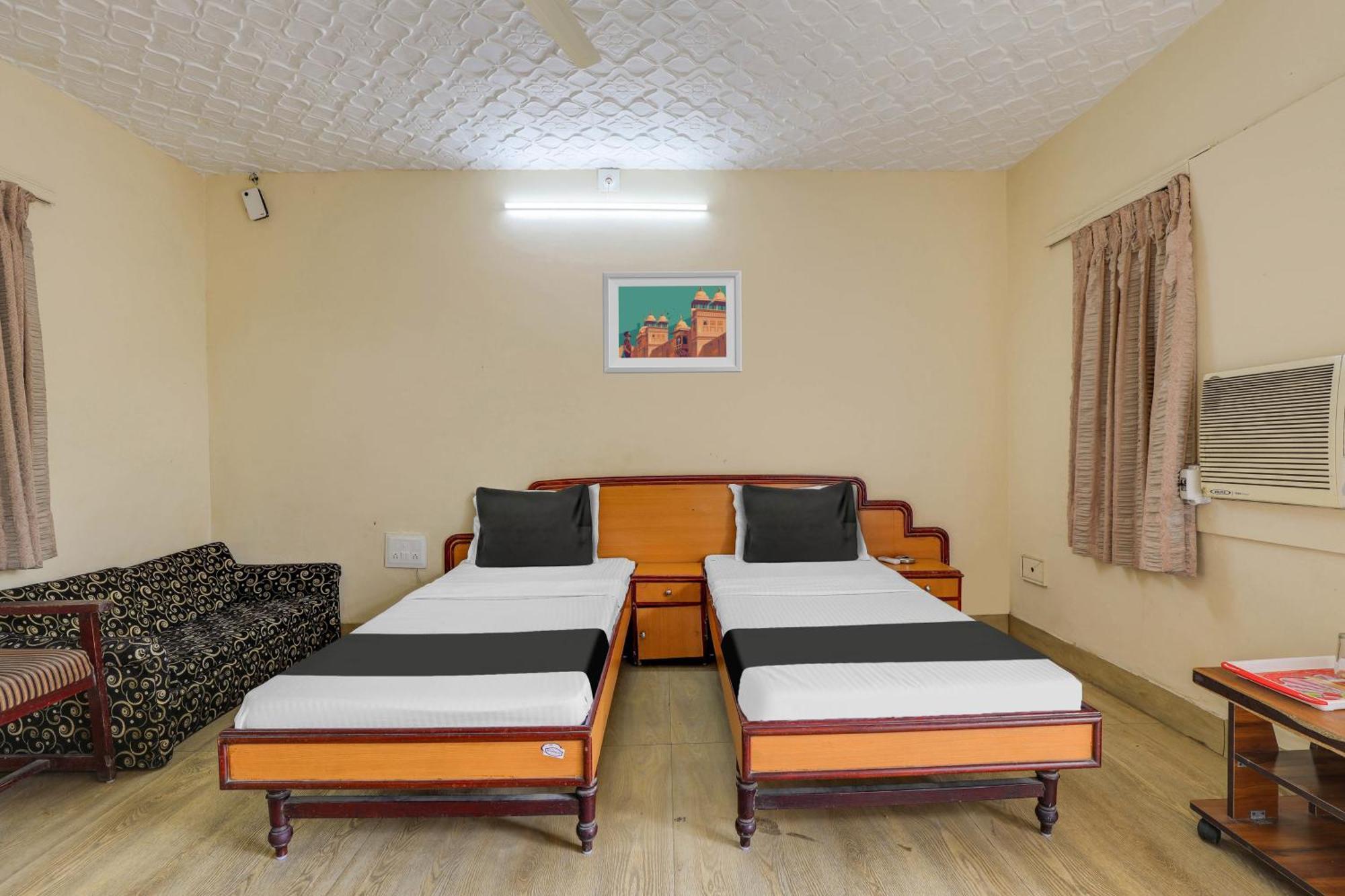 Hotel O Ellis Ahmedabad Exterior photo