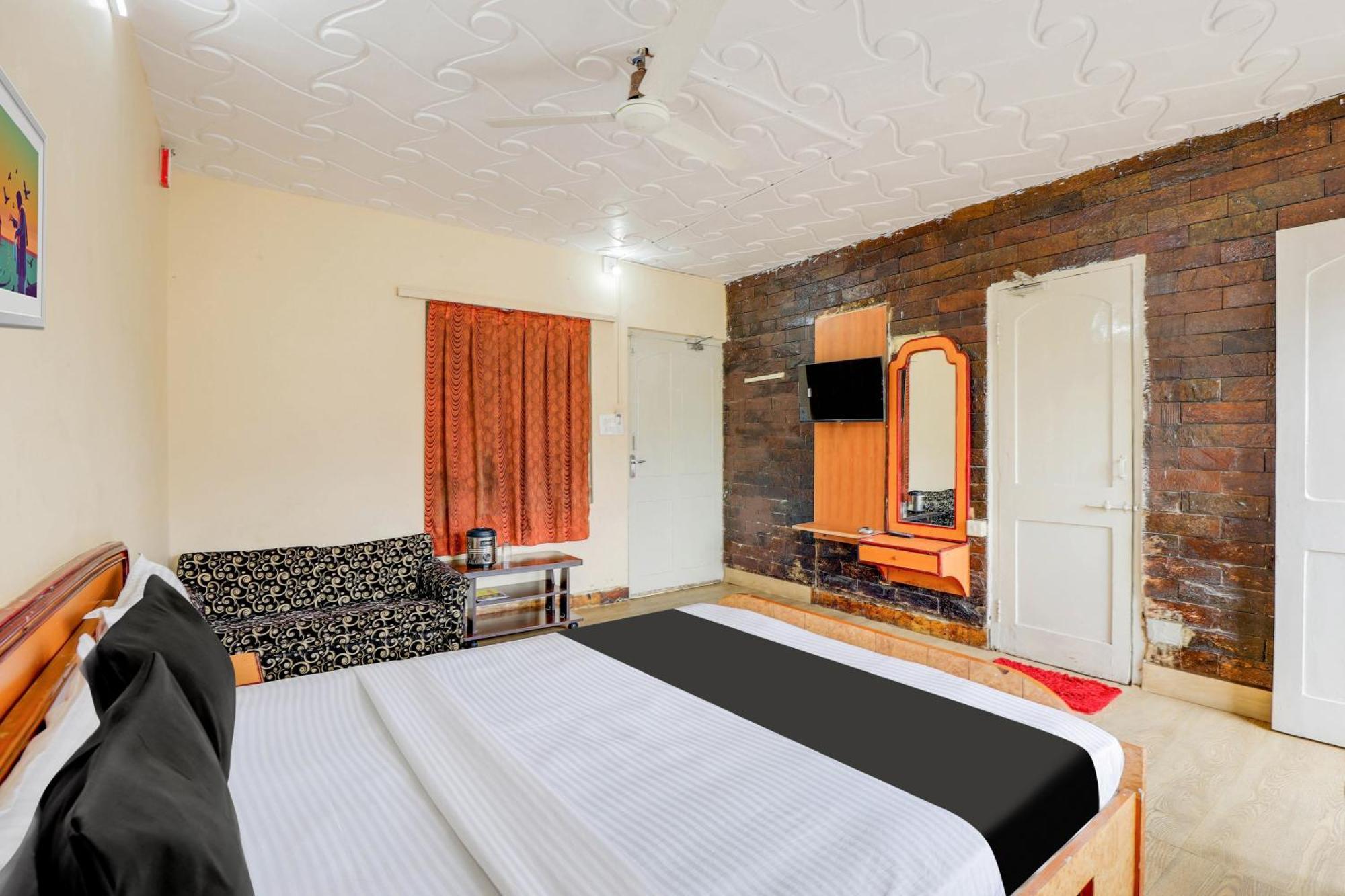 Hotel O Ellis Ahmedabad Exterior photo