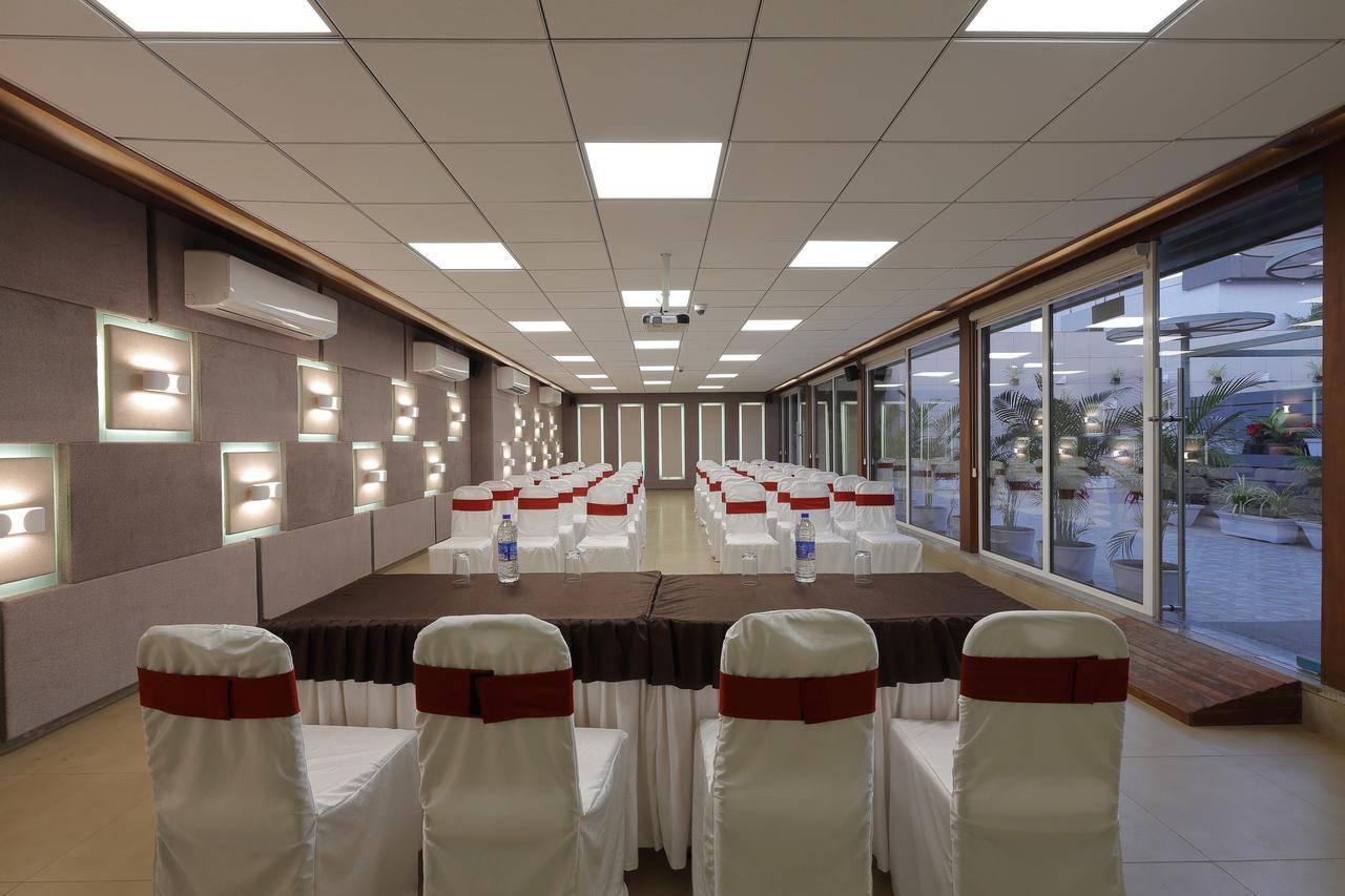 Hotel O Ellis Ahmedabad Exterior photo