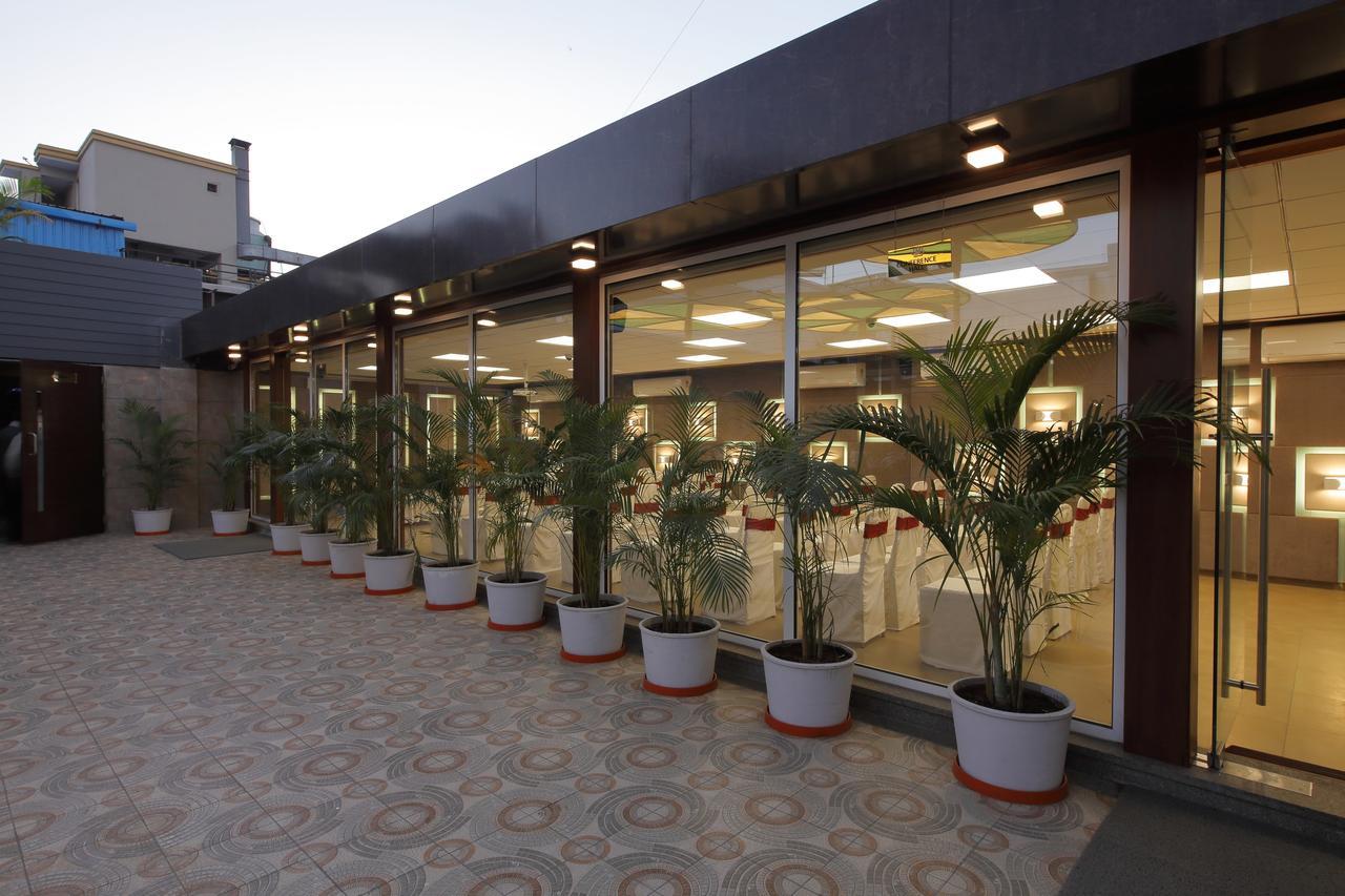 Hotel O Ellis Ahmedabad Exterior photo