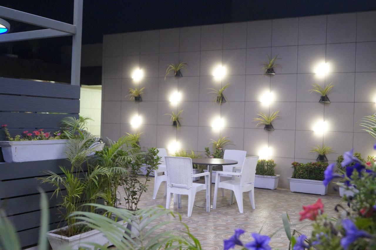 Hotel O Ellis Ahmedabad Exterior photo